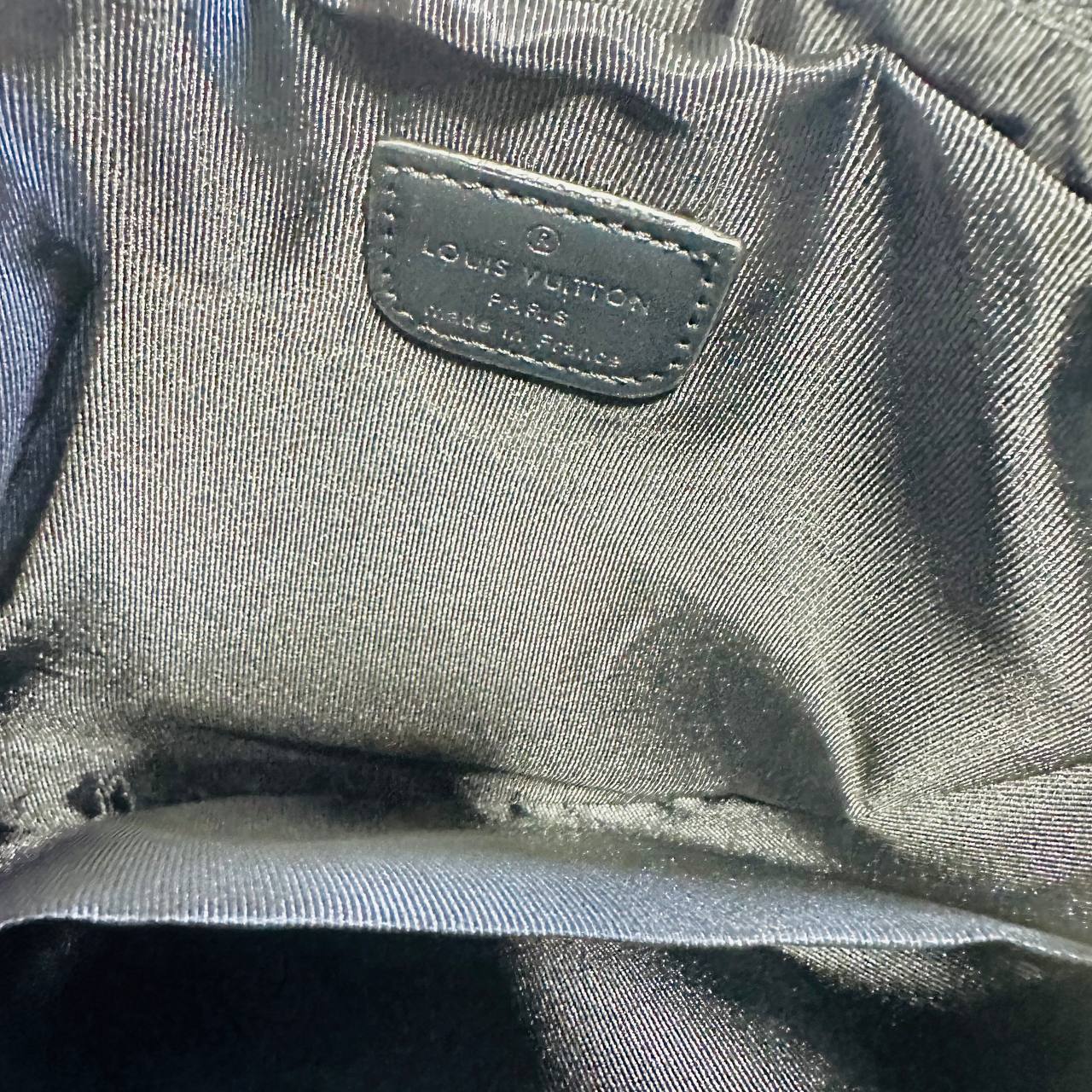 LVE MAN BAG WITH BOX AND PAPERWORK to0511