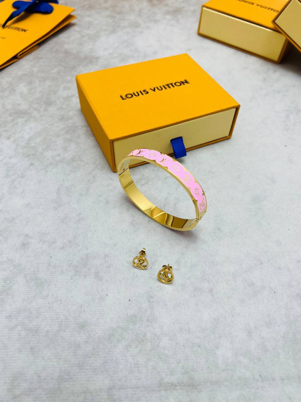 LV BRACLET AND EARING am1905
