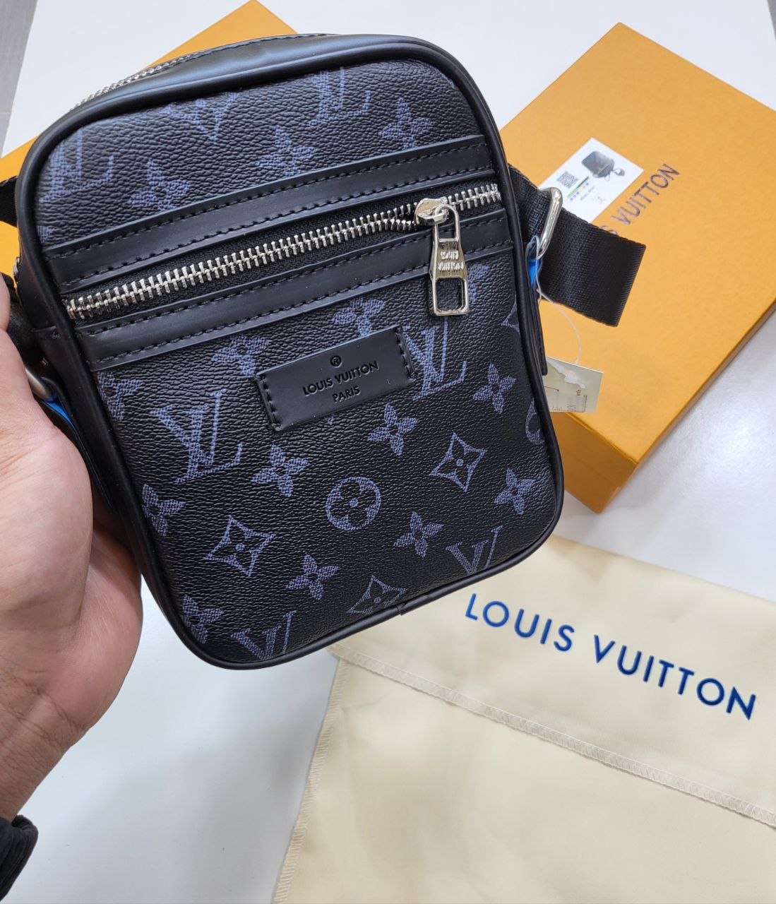 QUALITY LOUI VUITTO MUM BAG ak2105