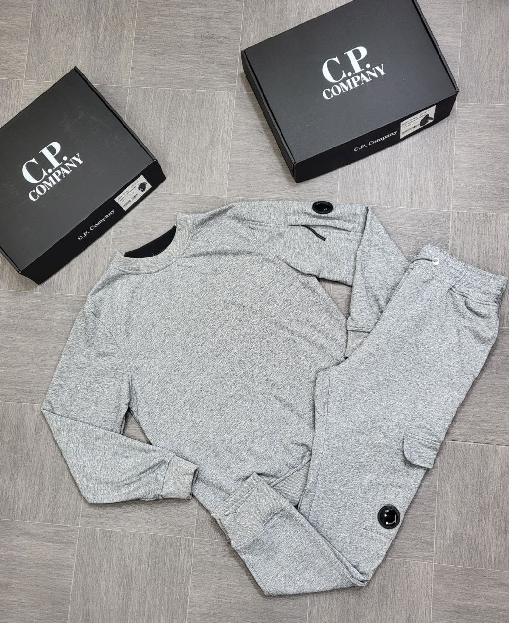 QUALITY CP COMPANY  TRACKSUIT WITH BOX ak2205