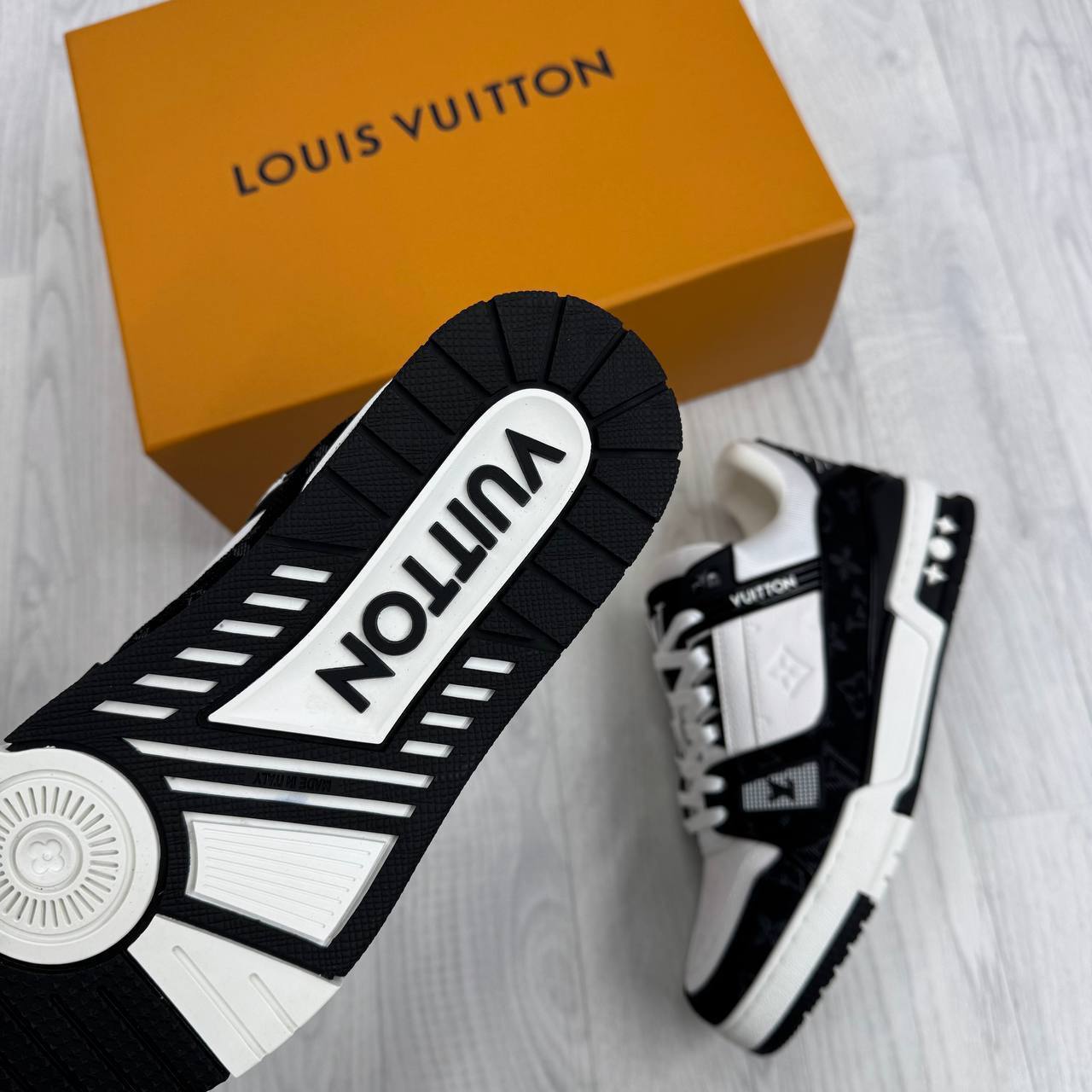 Lv trainer super clo  quality with box dust bag sa0408