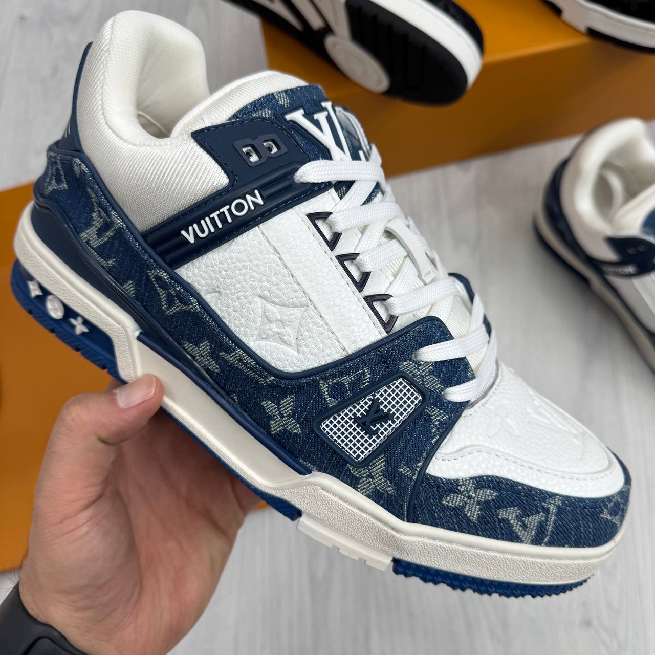 Lv trainer super clo  quality with box dust bag sa0408