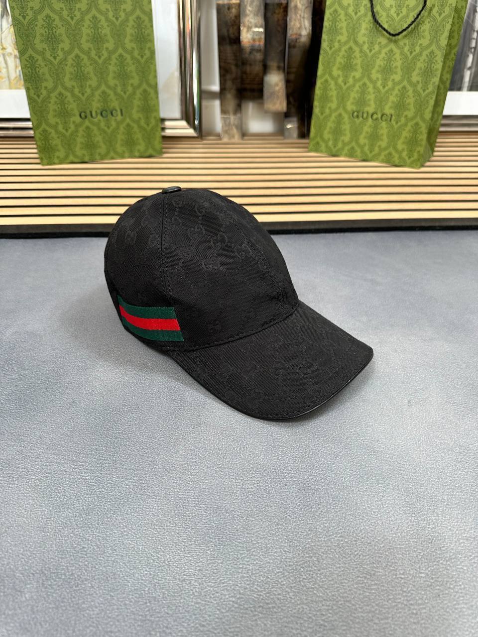 SUPER CLO GUCCI CAPS COME WITH CARRY BAG am0508