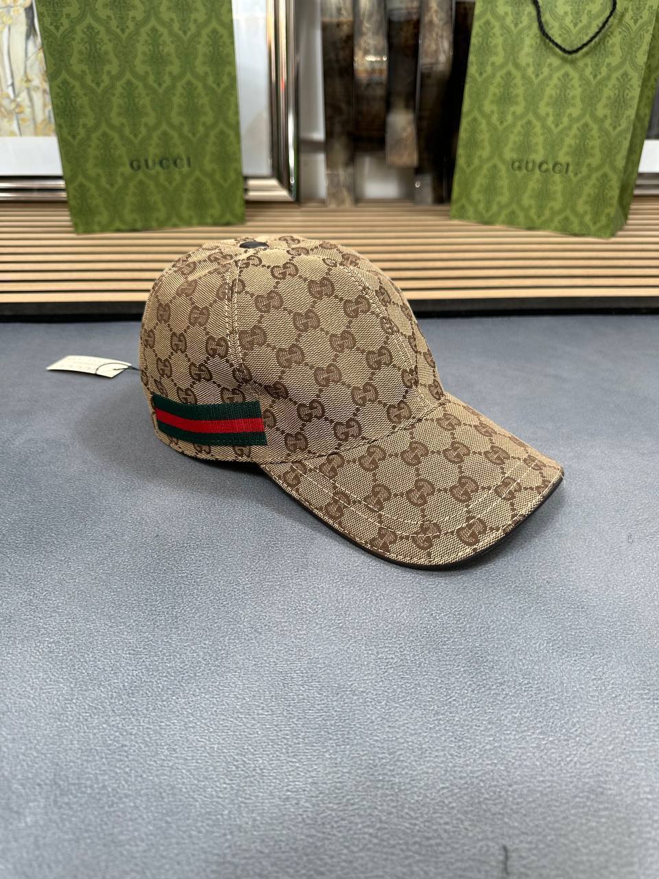 SUPER CLO GUCCI CAPS COME WITH CARRY BAG am0508