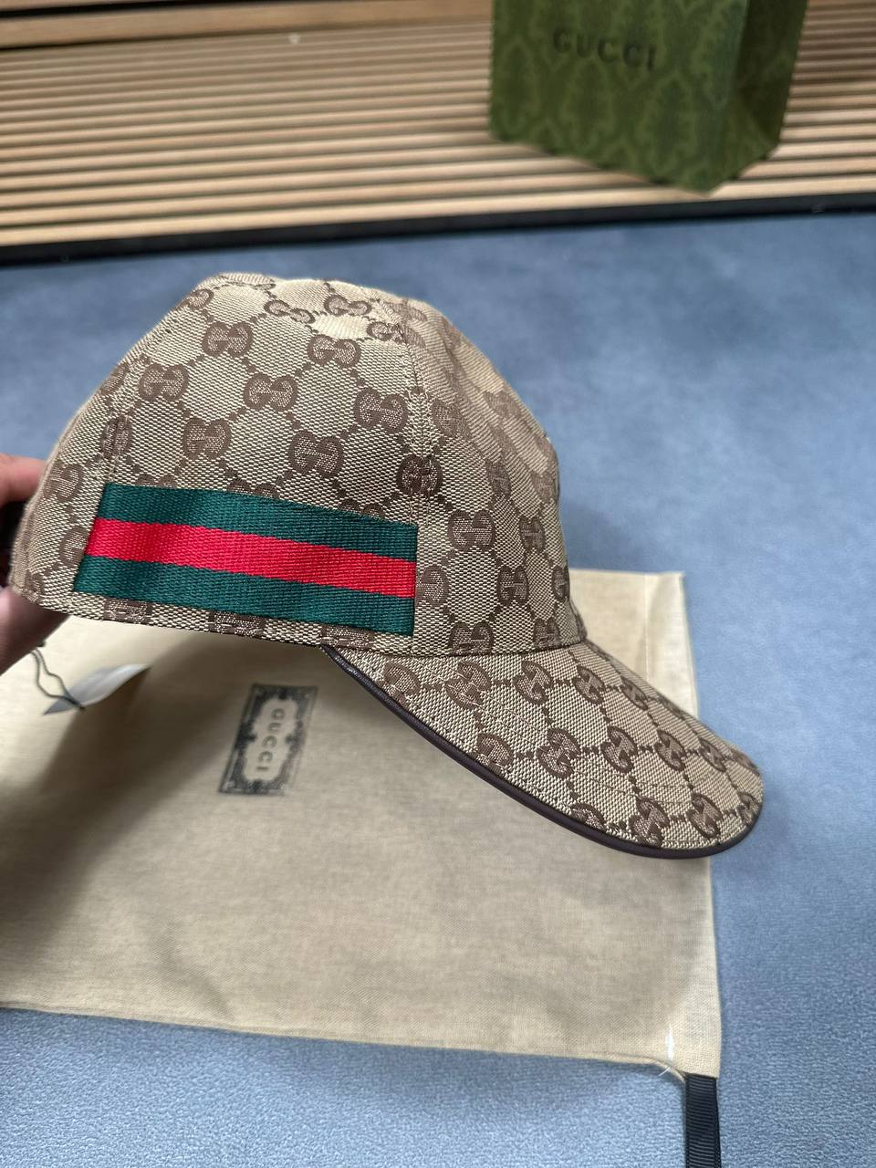 SUPER CLO GUCCI CAPS COME WITH CARRY BAG am0508