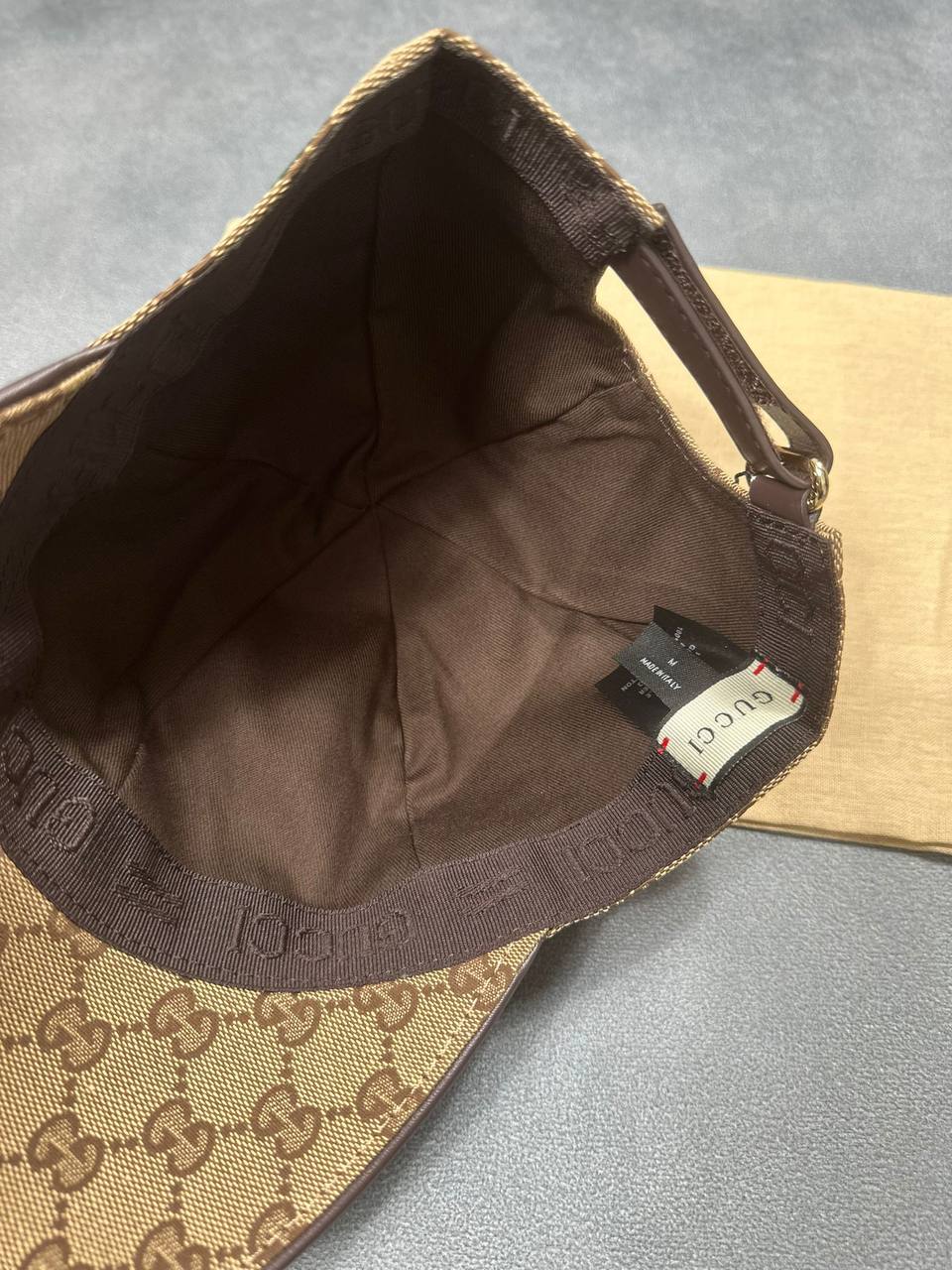 SUPER CLO GUCCI CAPS COME WITH CARRY BAG am0508