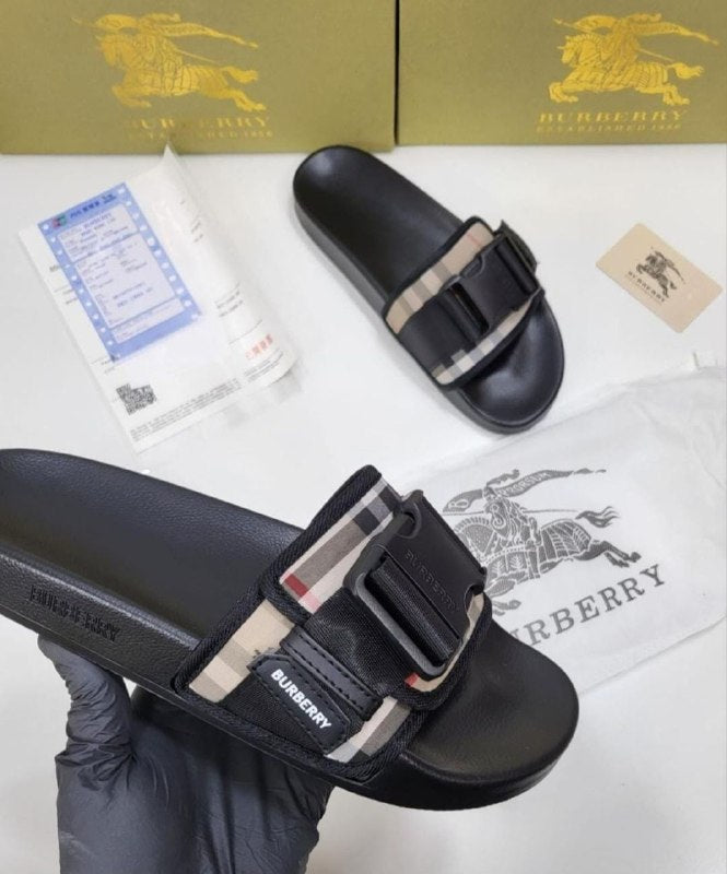 QUALITY BURBERY SLIDDERS ak1311 WITH BOX, PAPERS WORK AND DUST BAG ETC  😎