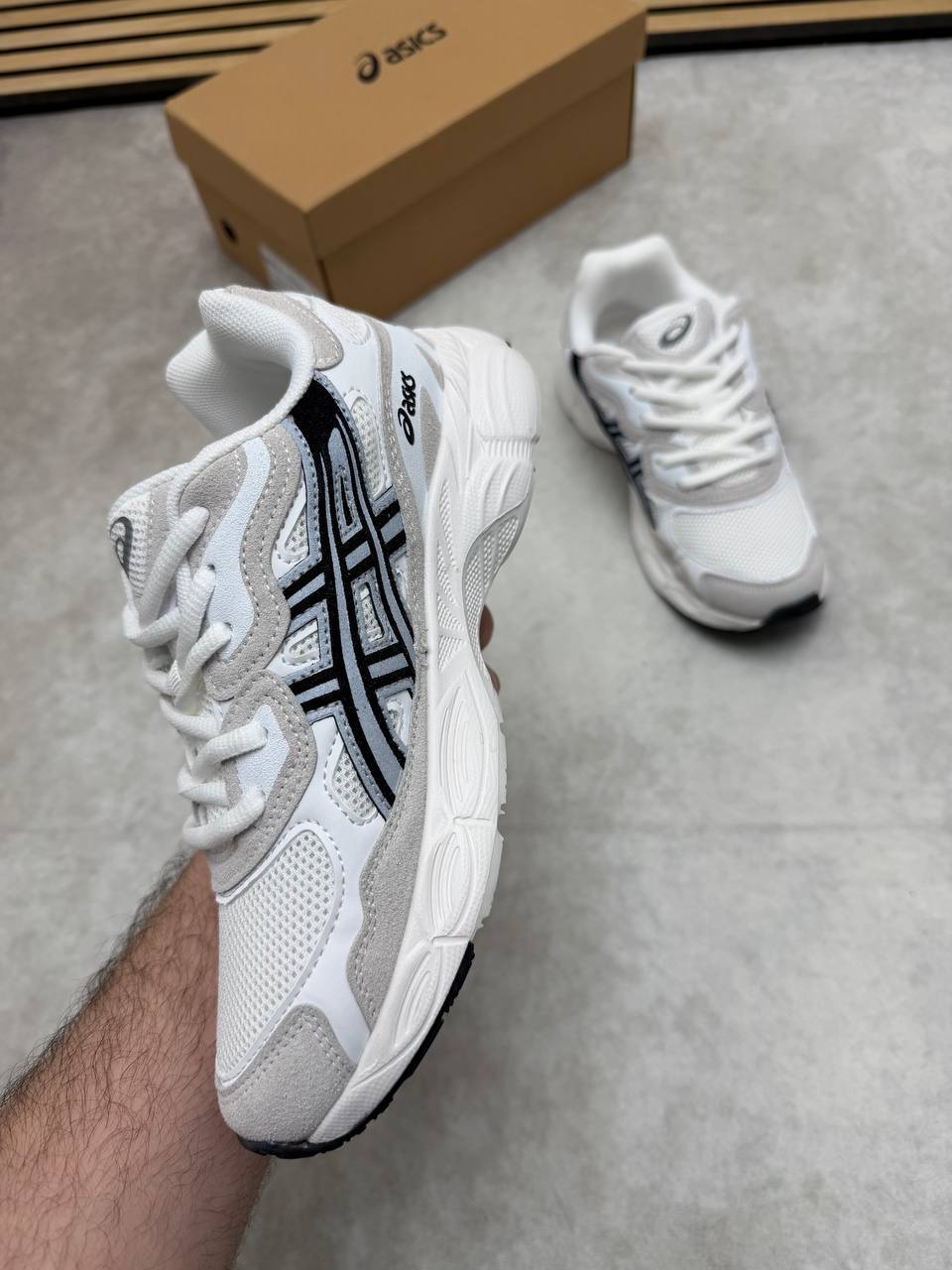 WOMENS ASICS COME WITH BOX am2905