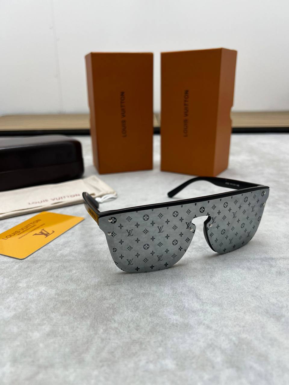 MENS LV SUNGLASSES COME WITH BOX ETC am2905