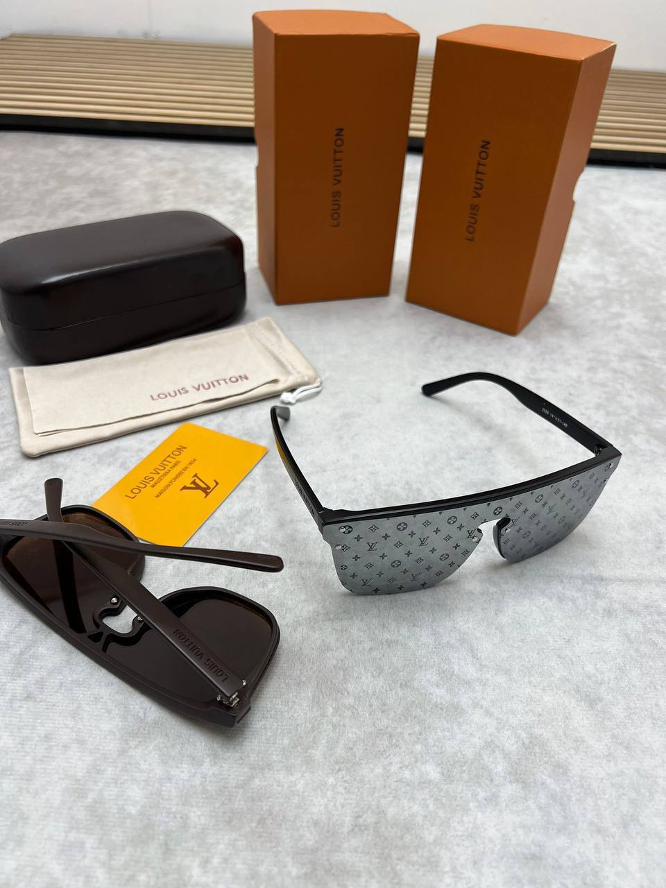 MENS LV SUNGLASSES COME WITH BOX ETC am2905