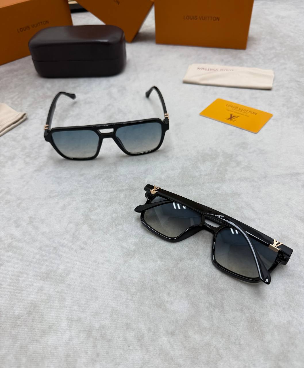 LV SUNGLASSES COME WITH BOX ETC am2905