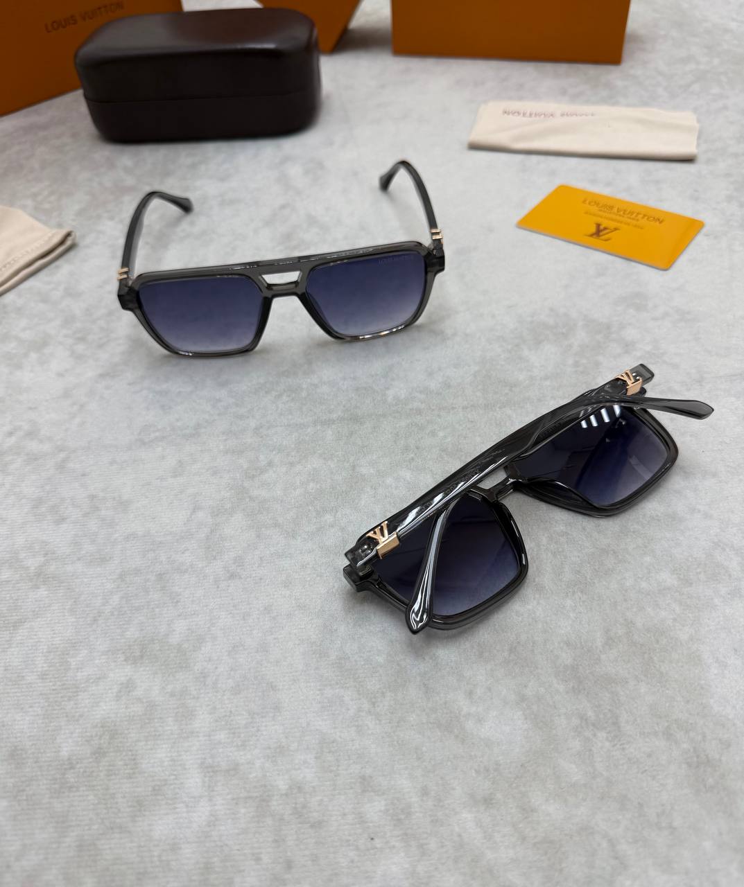 LV SUNGLASSES COME WITH BOX ETC am2905