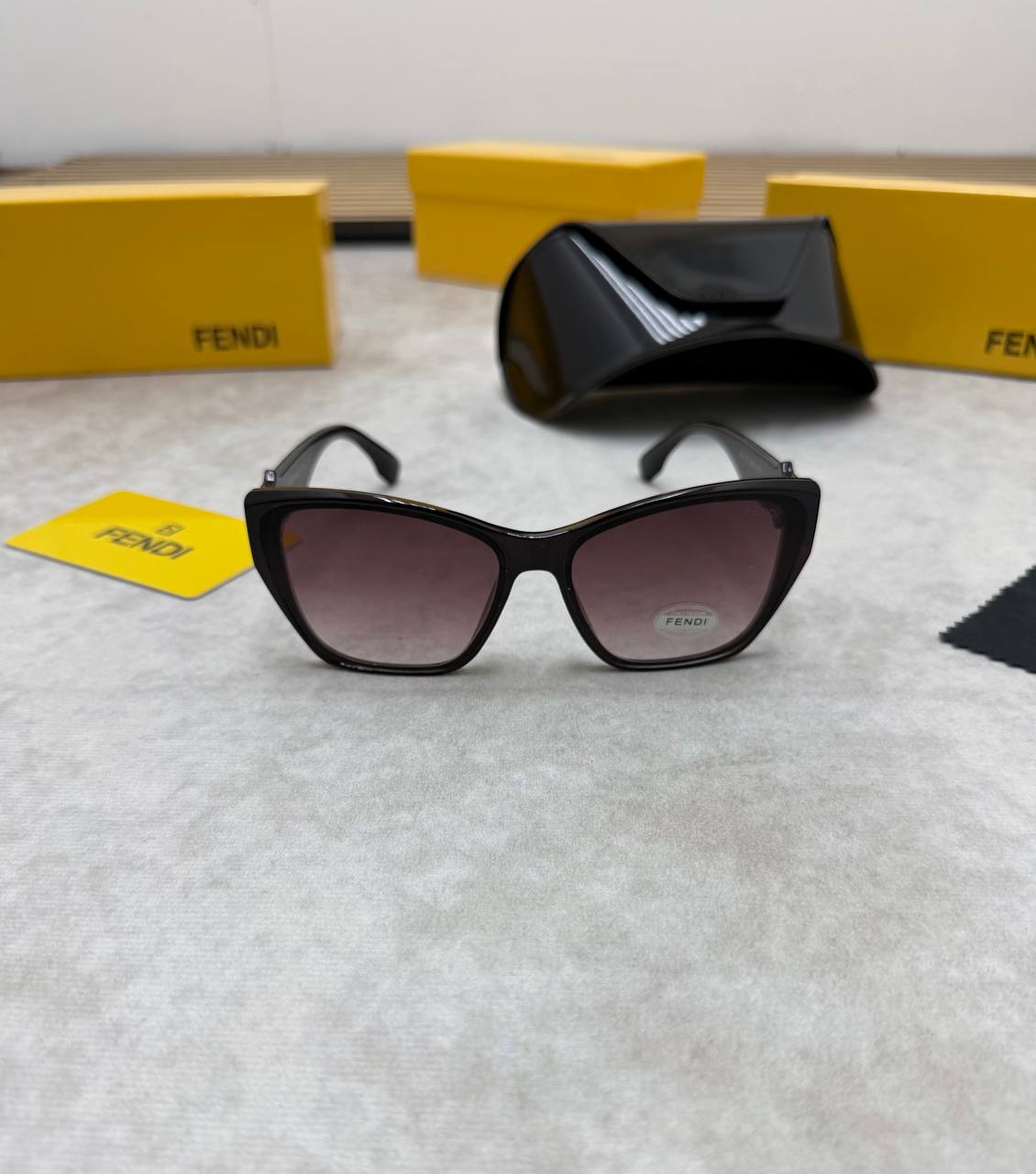 FEND SUNGLASSES COME WITH BOX ETC am0106