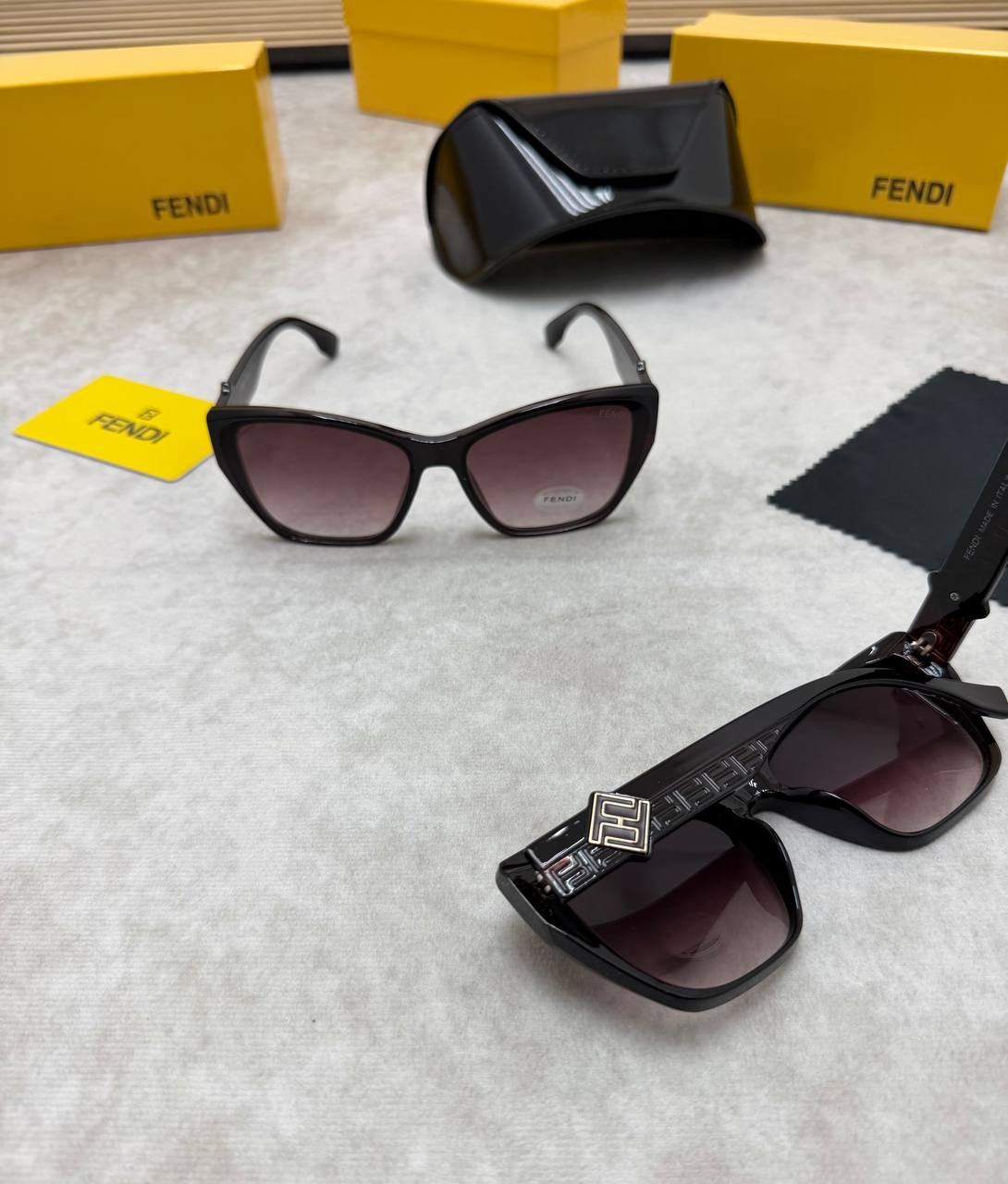 FEND SUNGLASSES COME WITH BOX ETC am0106