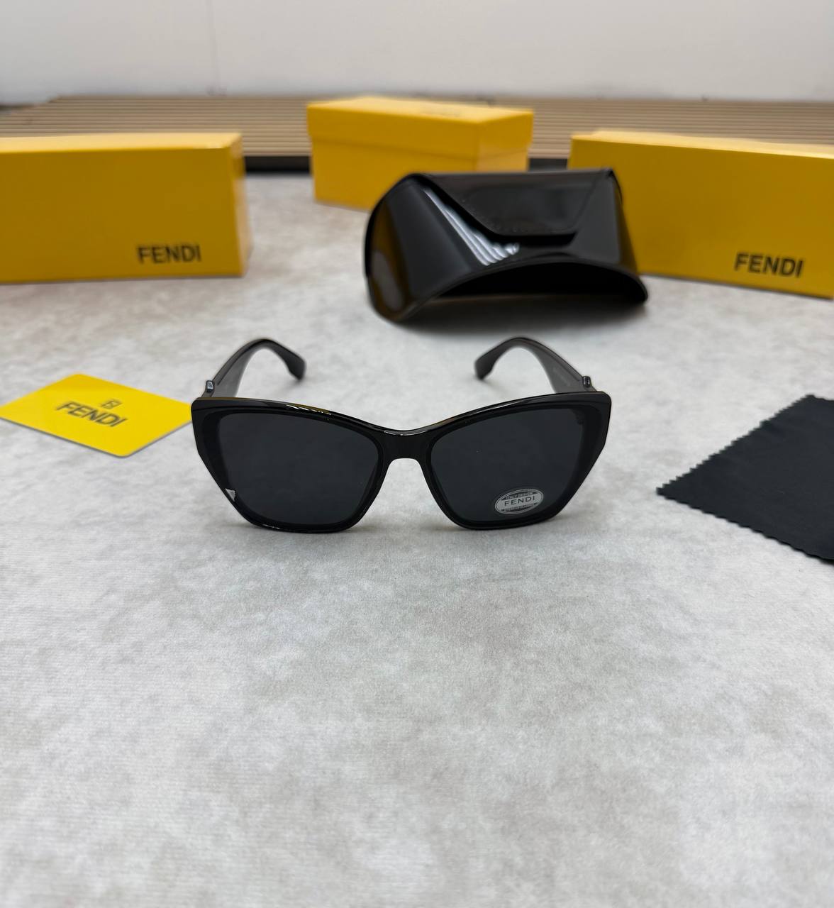 FEND SUNGLASSES COME WITH BOX ETC am0106