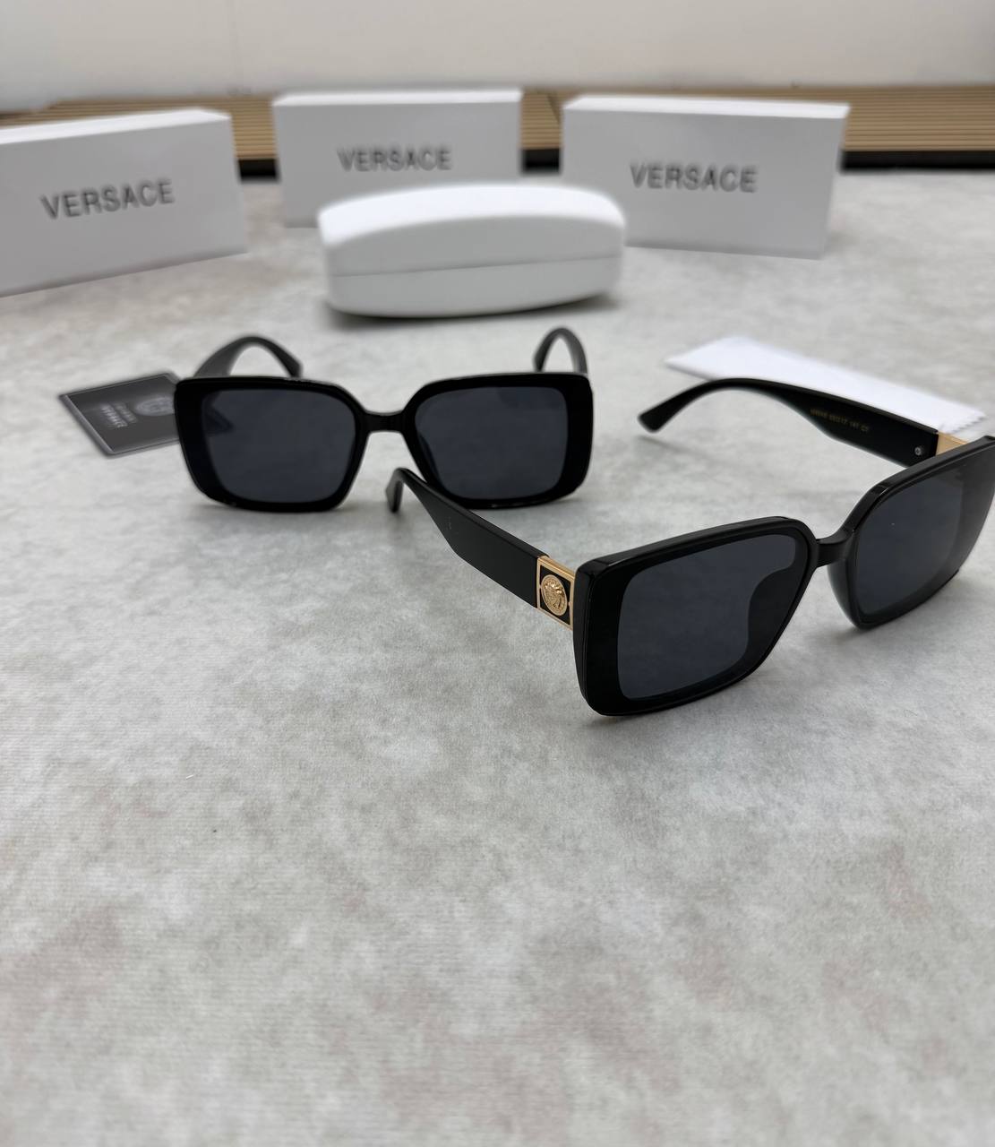 VERSAC SUNGLASSES COME WITH BOX ETC am0106