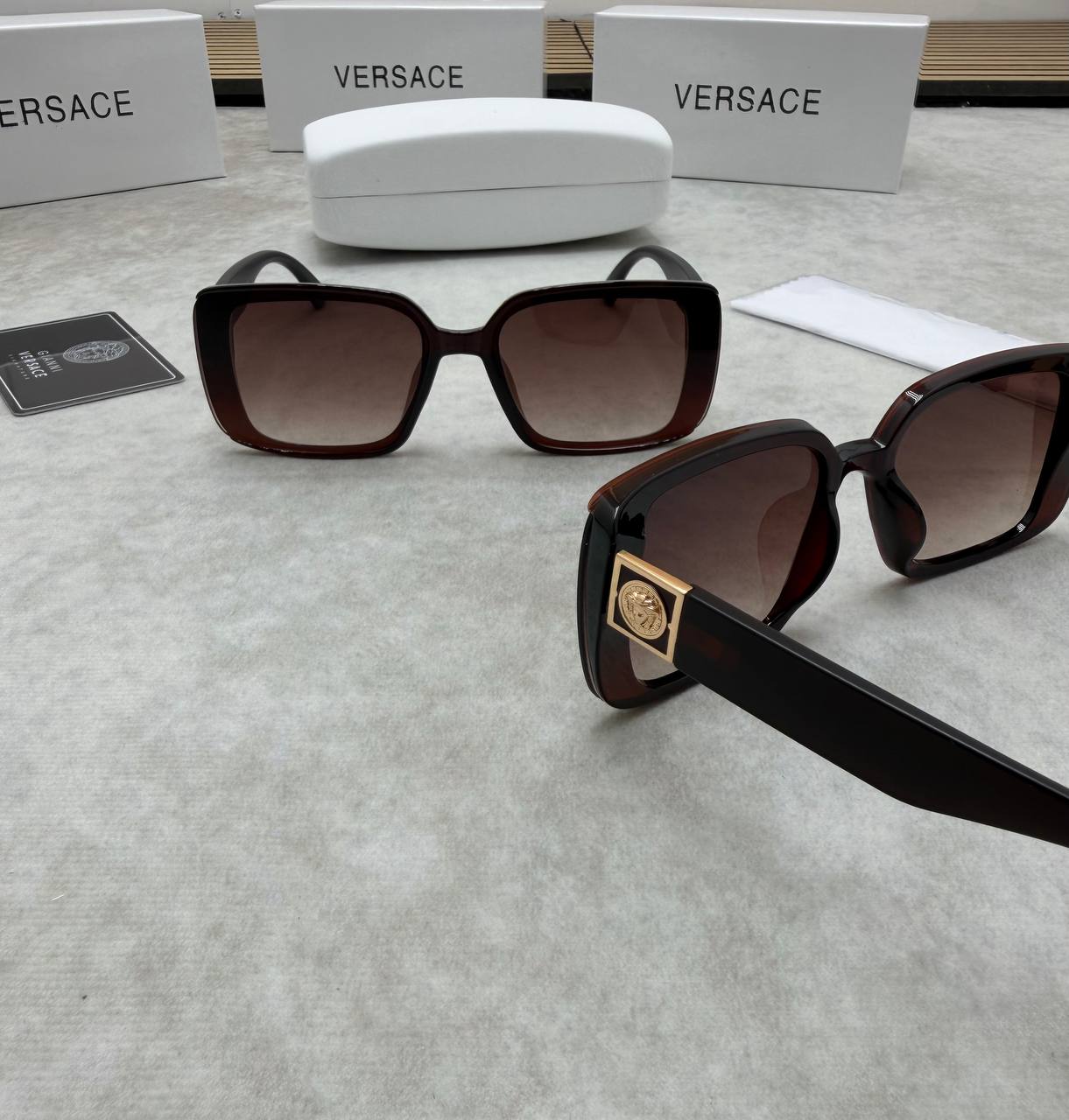 VERSAC SUNGLASSES COME WITH BOX ETC am0106