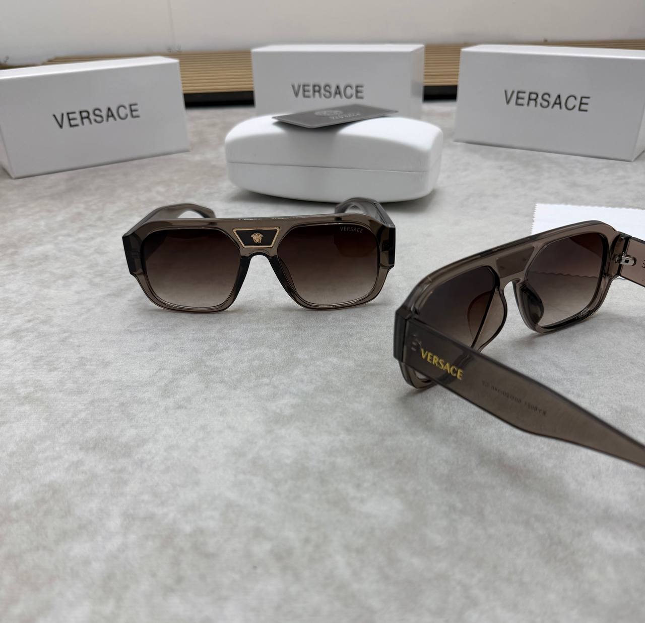 VERSAC SUNGLASSES COME WITH BOX ETC am0106