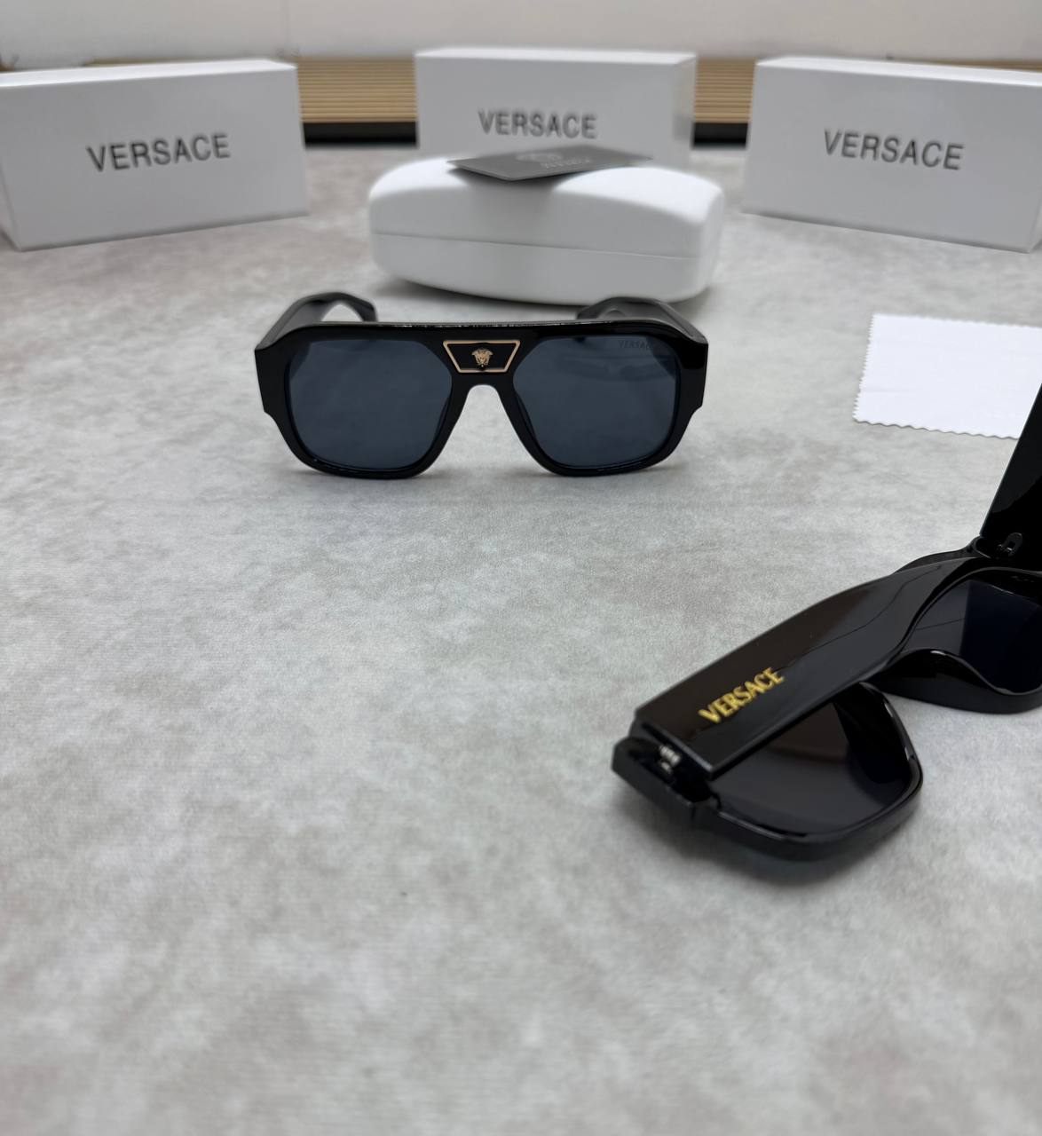 VERSAC SUNGLASSES COME WITH BOX ETC am0106