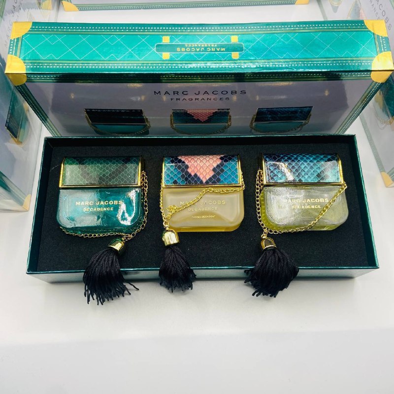 MAR JACOB PERFUME SET BOXED to0606