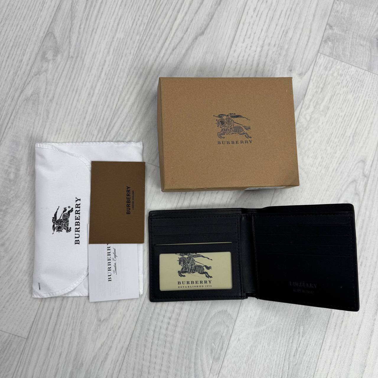 Burbery wallet sa2008
