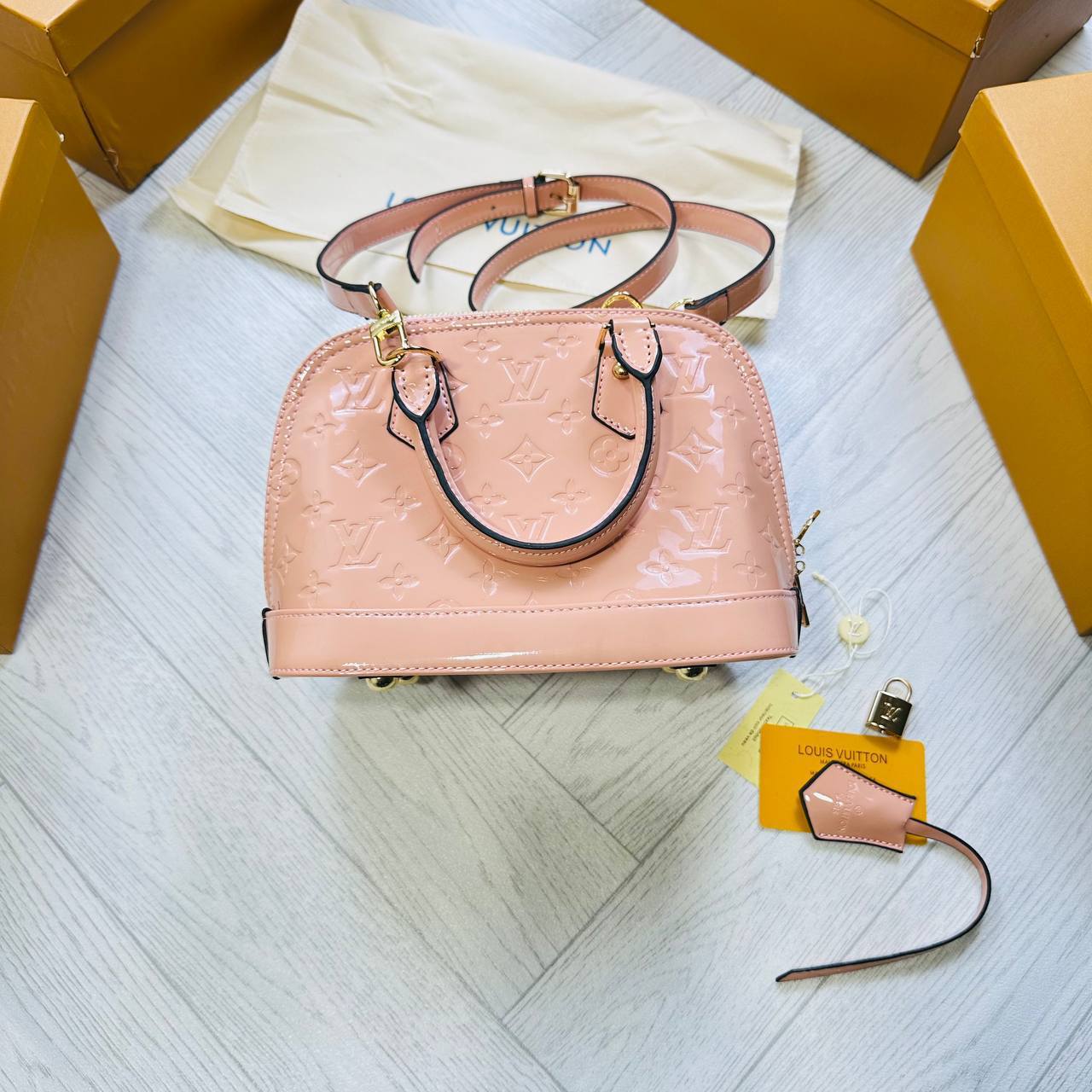 COL QUALITY LVE LADIES BAG WHIT BOX to2911