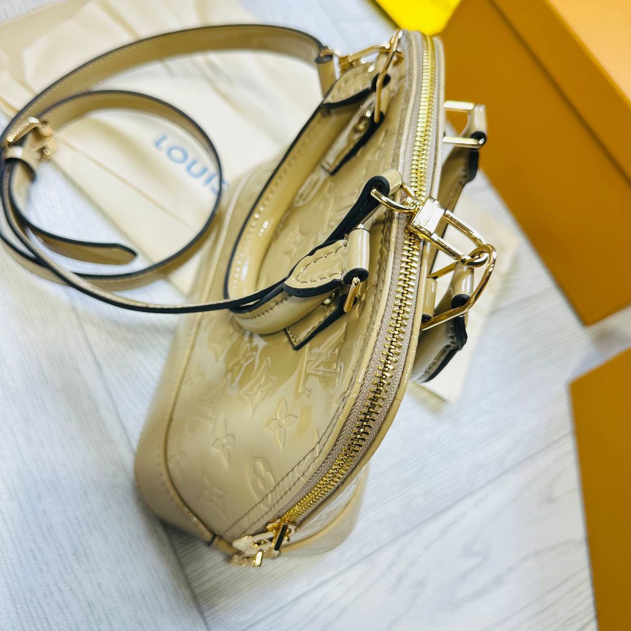 COL QUALITY LVE LADIES BAG WHIT BOX to2911