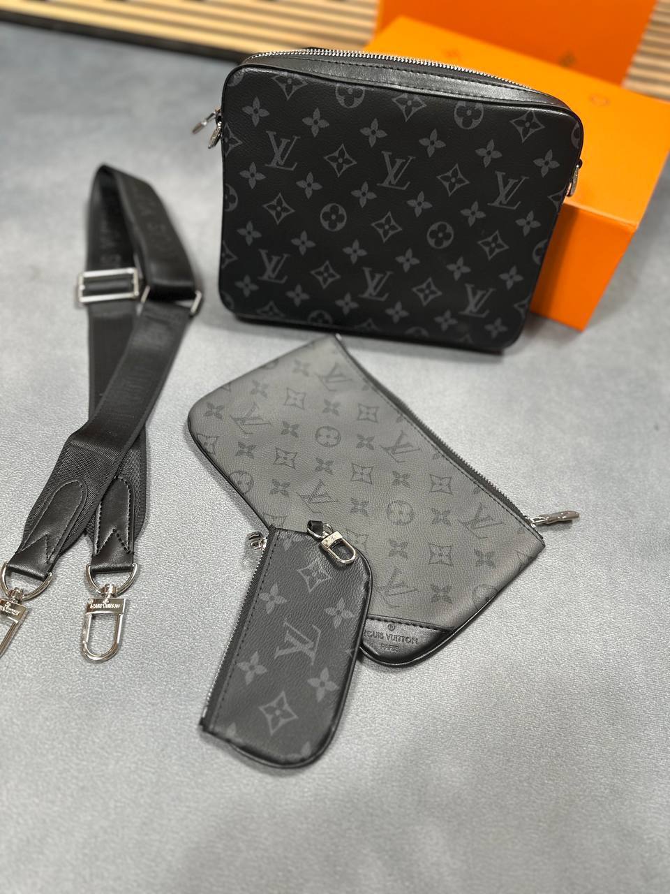 SUPER CLO MENS LVE TRIO BAGS COME WITH DUST BAG am2911