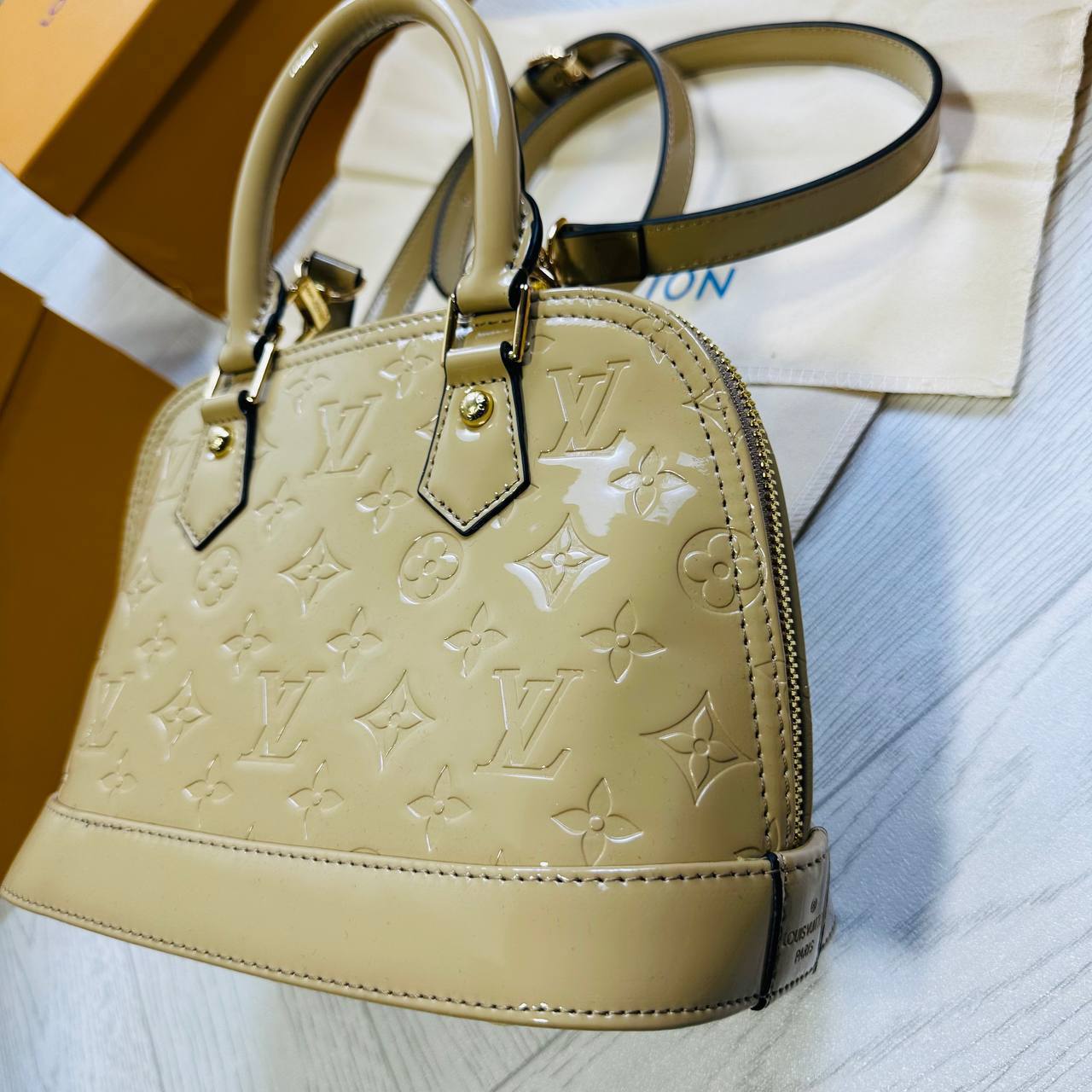 COLN QUALITY LV LADIES BAG WHIT BOX to1306