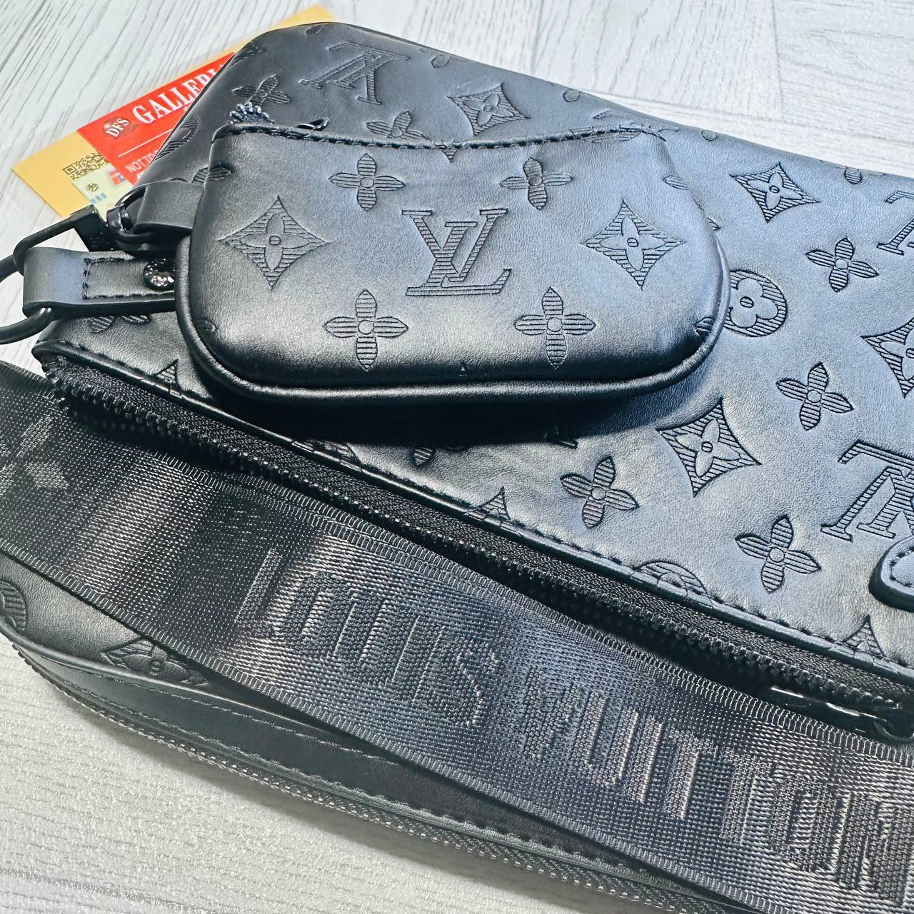 LVE MAN BAG WITH BOX AND PAPERWORK to0212