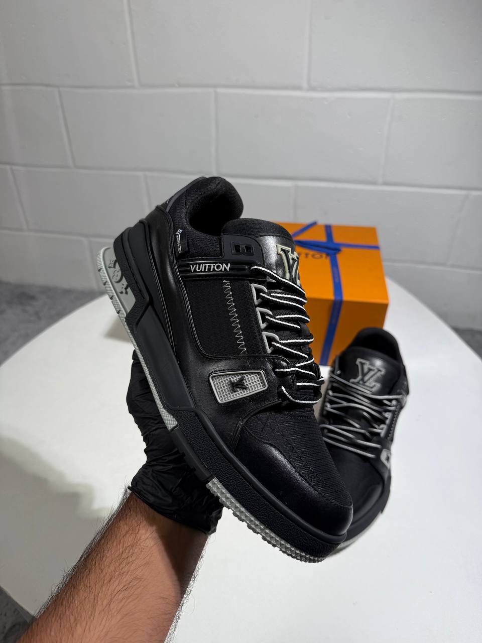 Lve trainers 3008