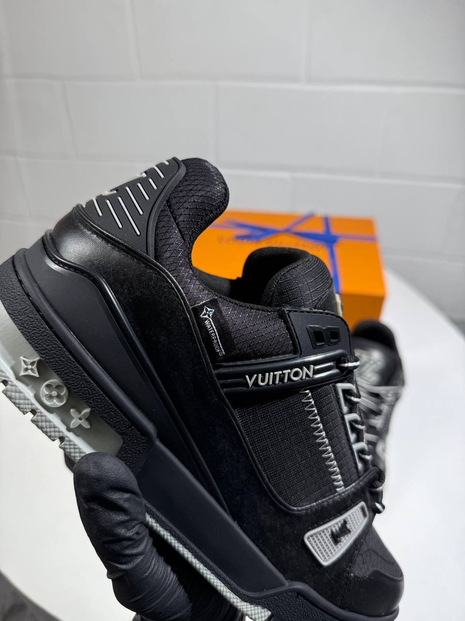 Lve trainers 3008