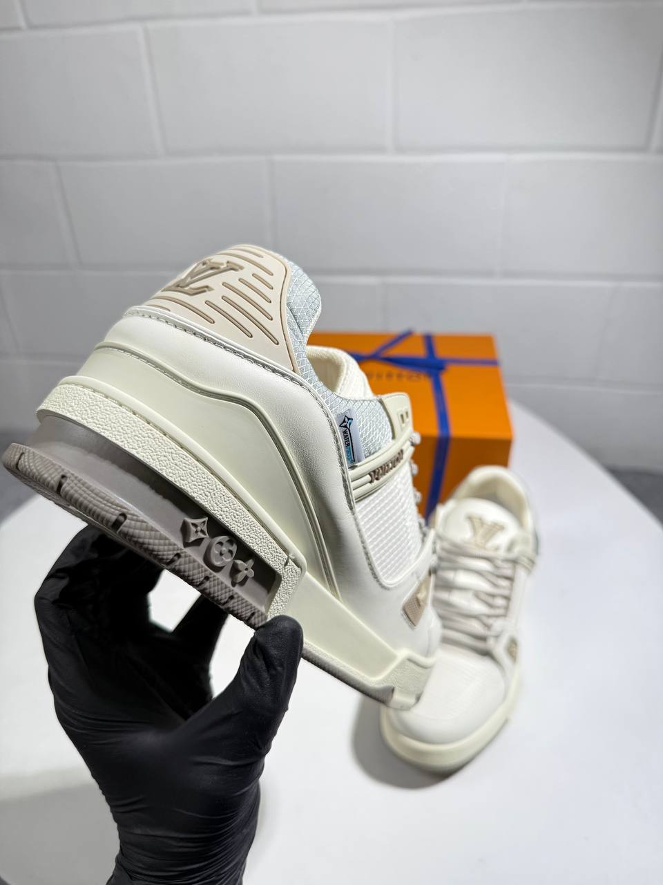 Lve trainers 3008