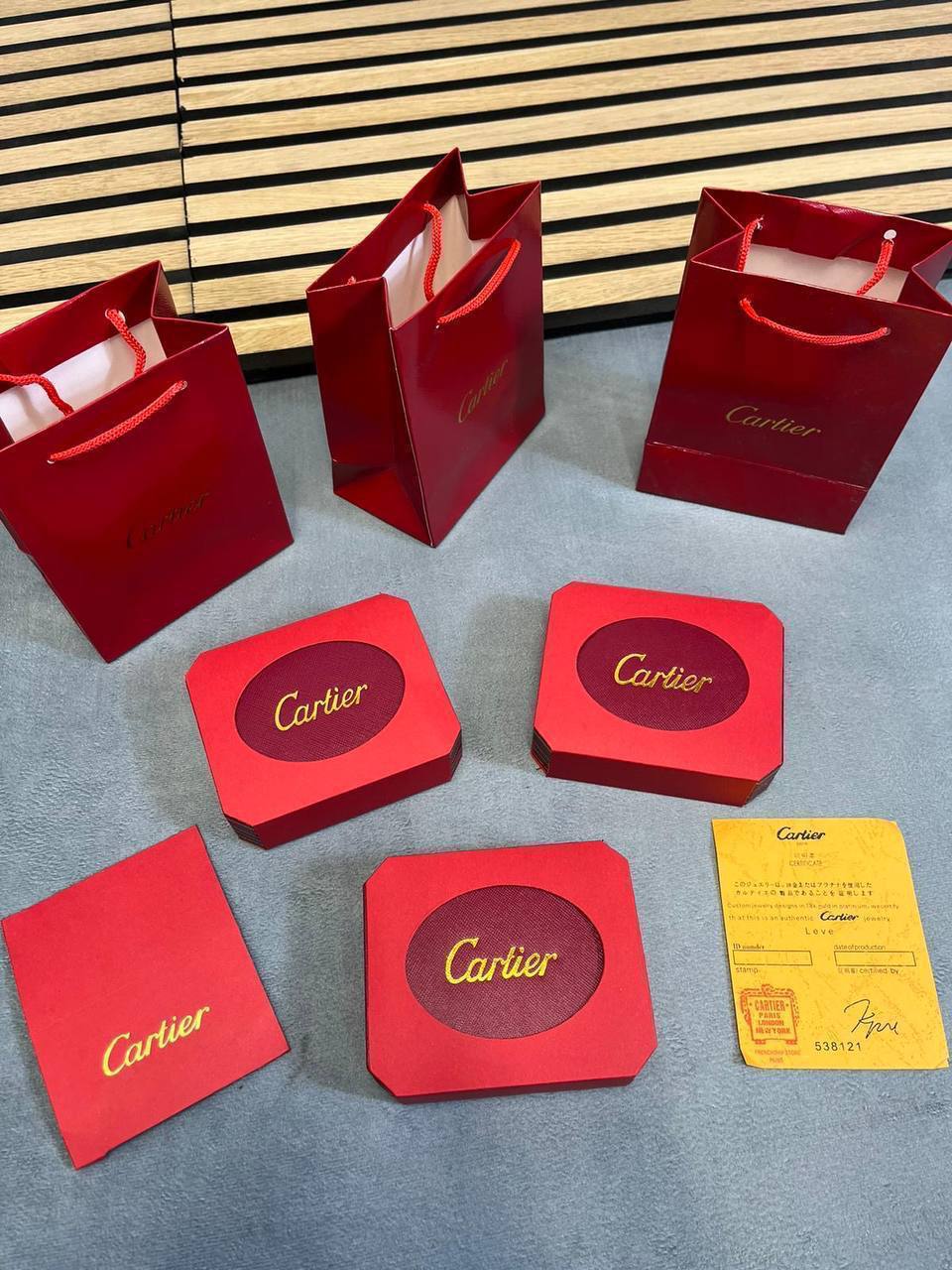 CARTIRE BANGLE WITH FULL PACKING am0212