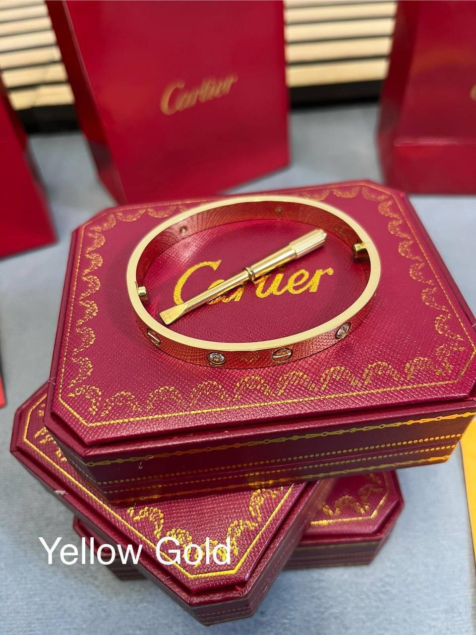 CARTIRE BANGLE WITH FULL PACKING am0212