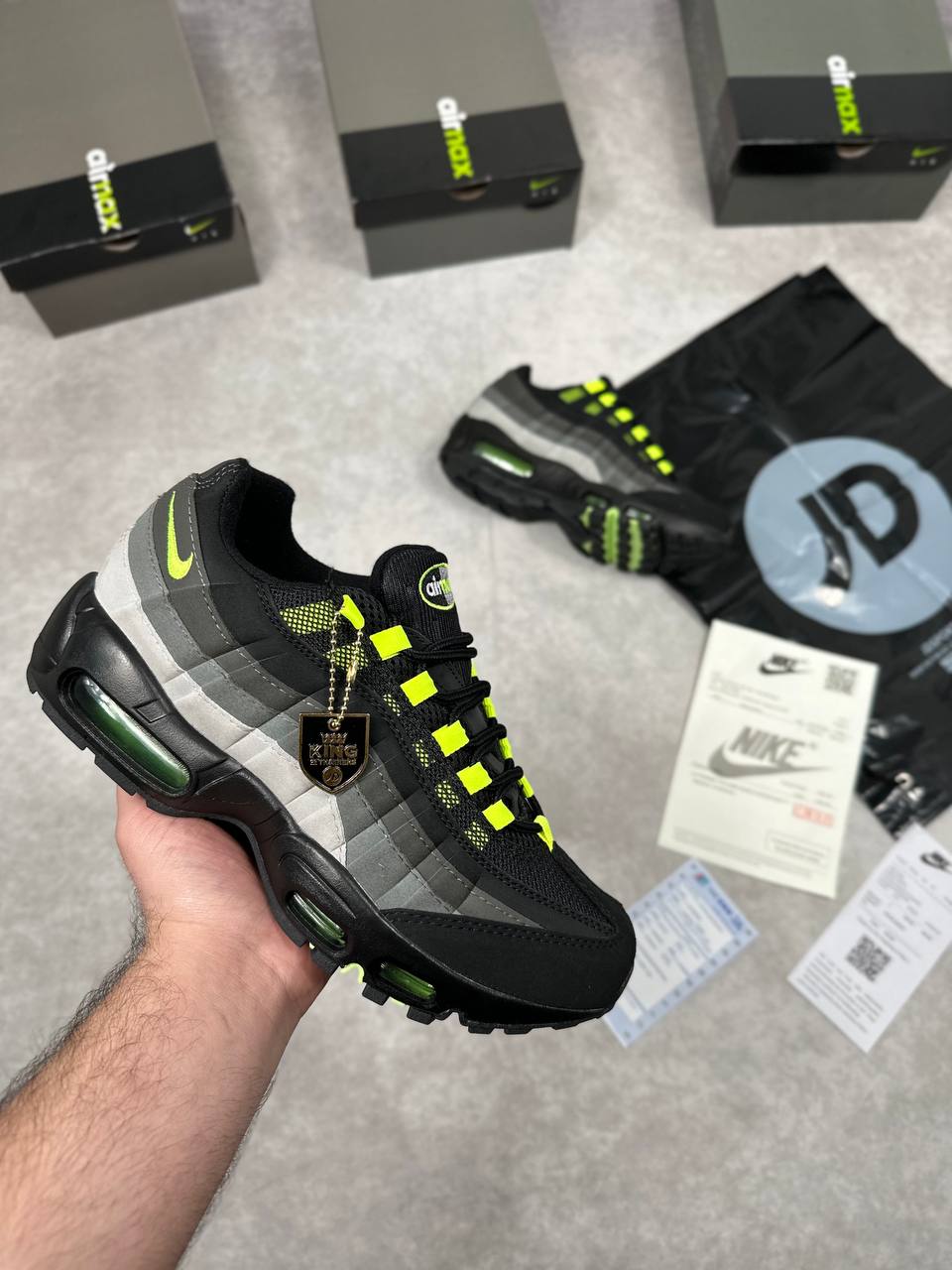 MENS NIK AIR MAX 95 COME WITH BOX ETC am0312