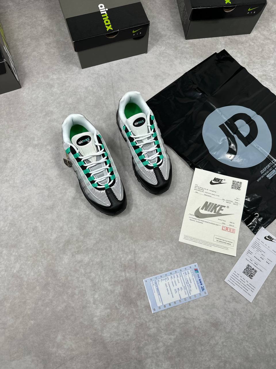 MENS NIK AIR MAX 95 COME WITH BOX ETC am0312