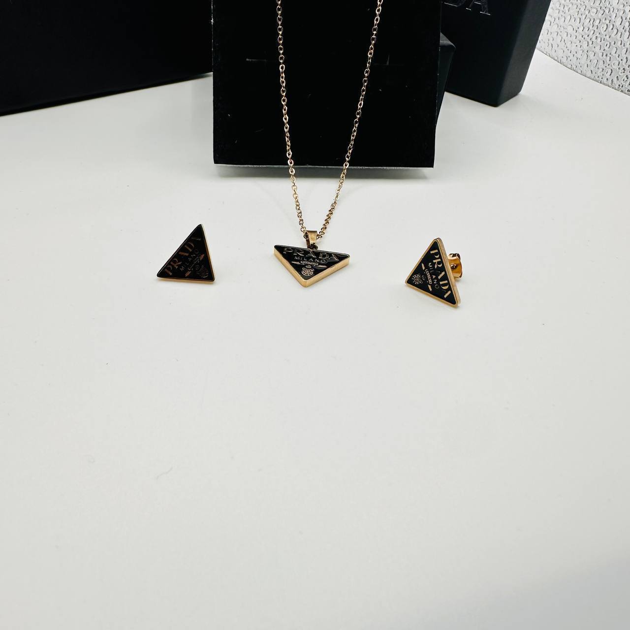 Prad earings and necklace set with packaging to0312