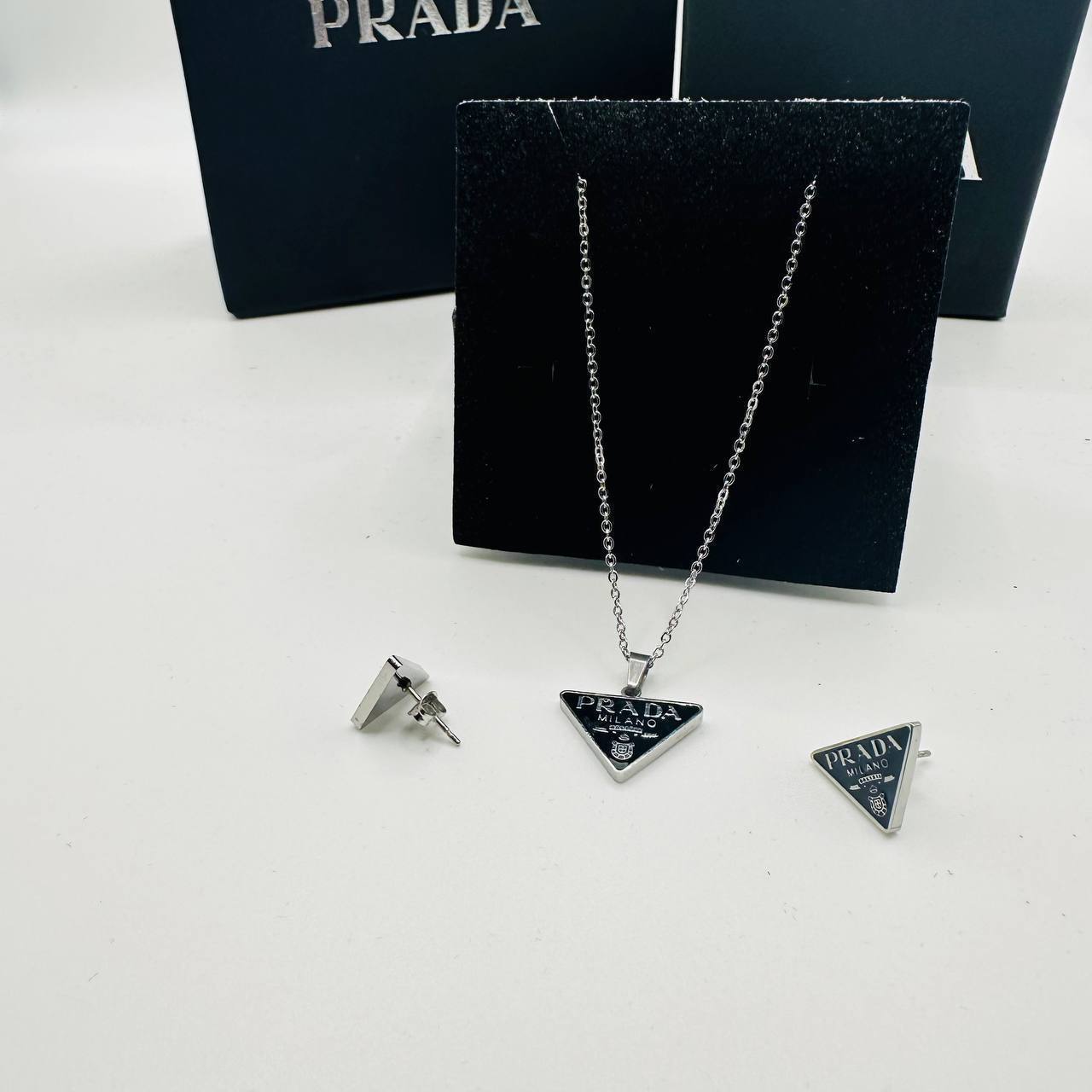 Prad earings and necklace set with packaging to0312