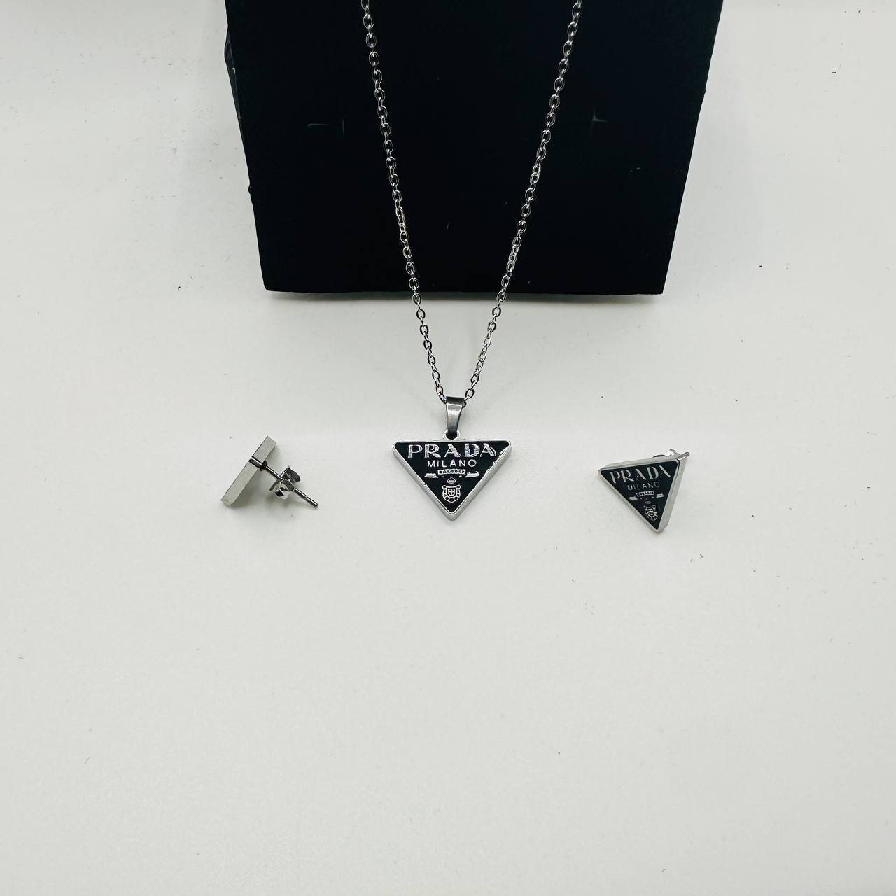 Prad earings and necklace set with packaging to0312