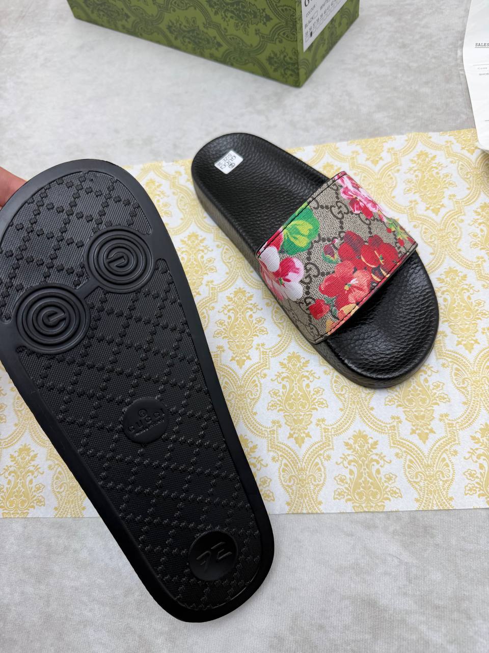 WOMENS GUCC SLIDERS COME WITH BOX ETC am1606