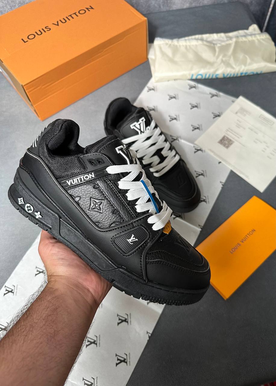 LVe TRAINERS COME WITH BOX am2708