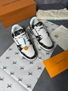 LVe TRAINERS COME WITH BOX am2708