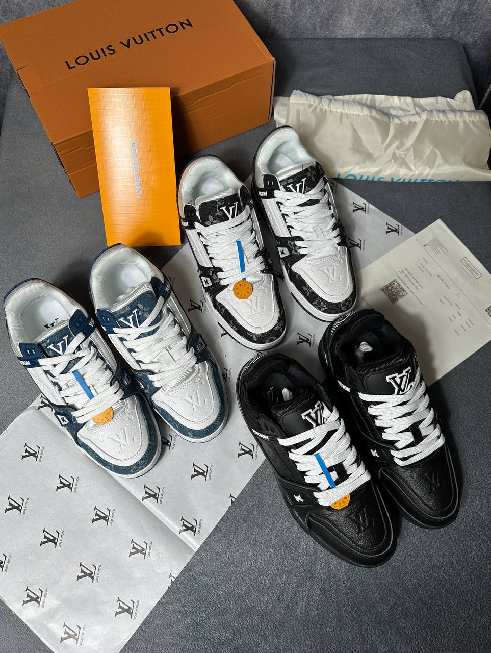 LVe TRAINERS COME WITH BOX am2708