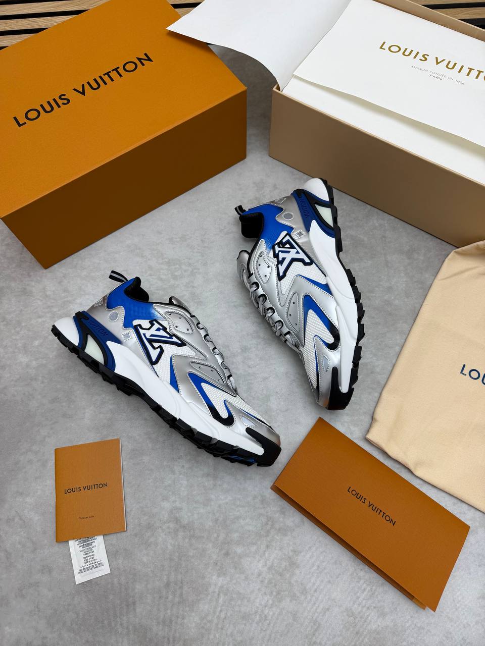 SUPER CLON LOUI VUITTO LV RUNNER TACTIC COME WITH BOX ETC am1706