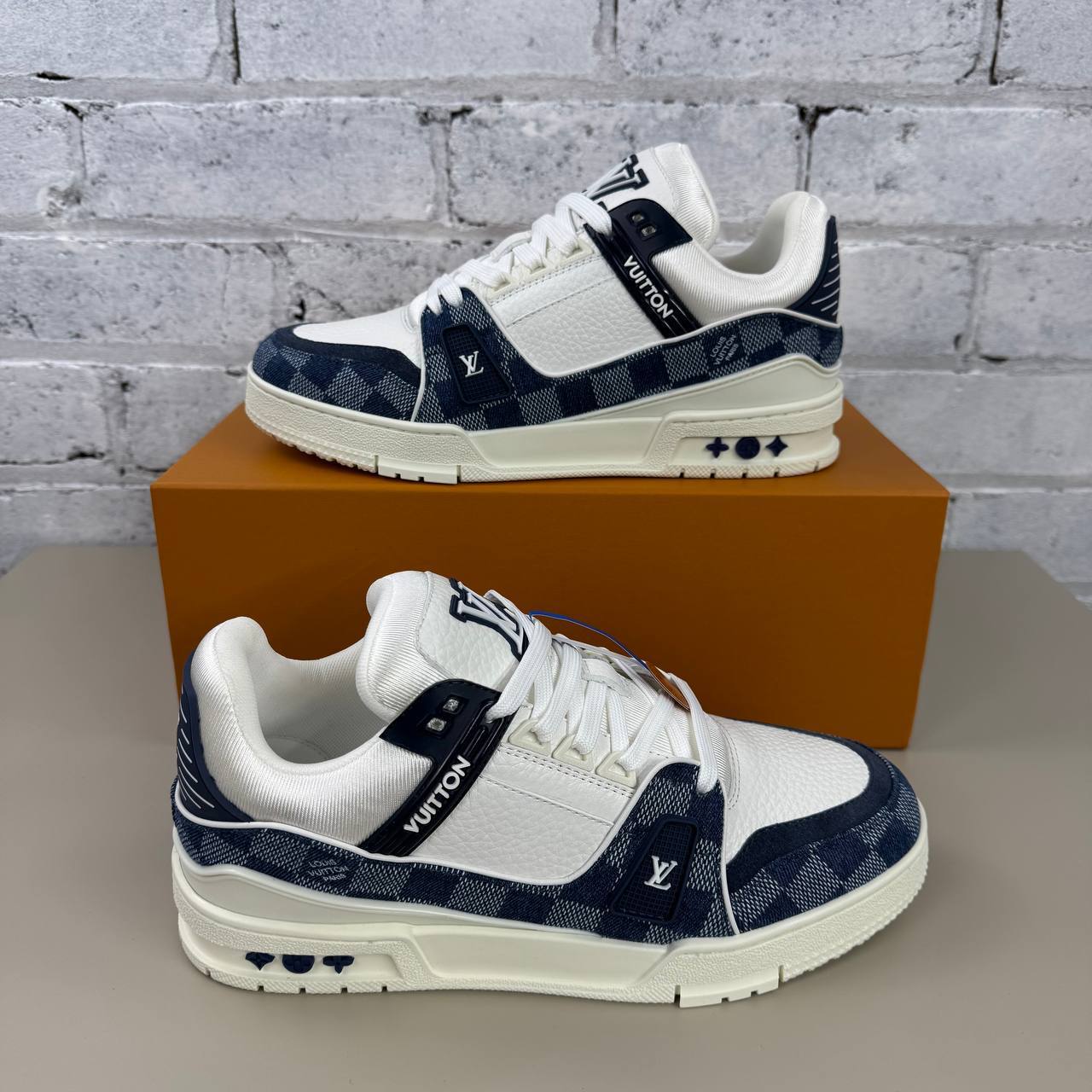 Clone Lve trainers with box and carrier bag on sale sa2908