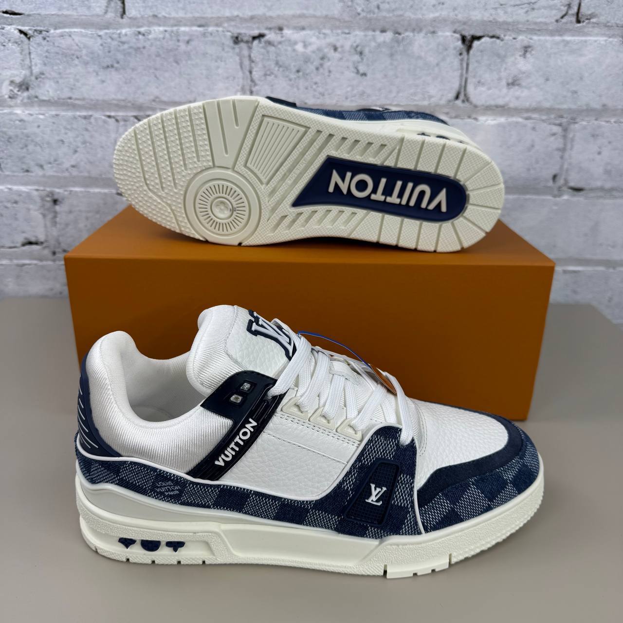 Clone Lve trainers with box and carrier bag on sale sa2908