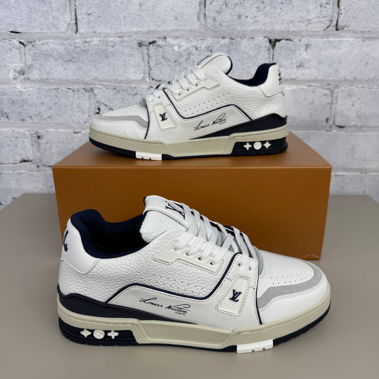Clone Lve trainers with box and carrier bag on sale sa2908