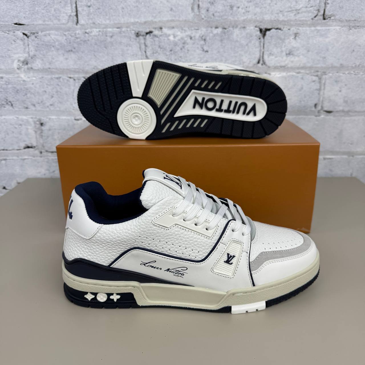 Clone Lve trainers with box and carrier bag on sale sa2908