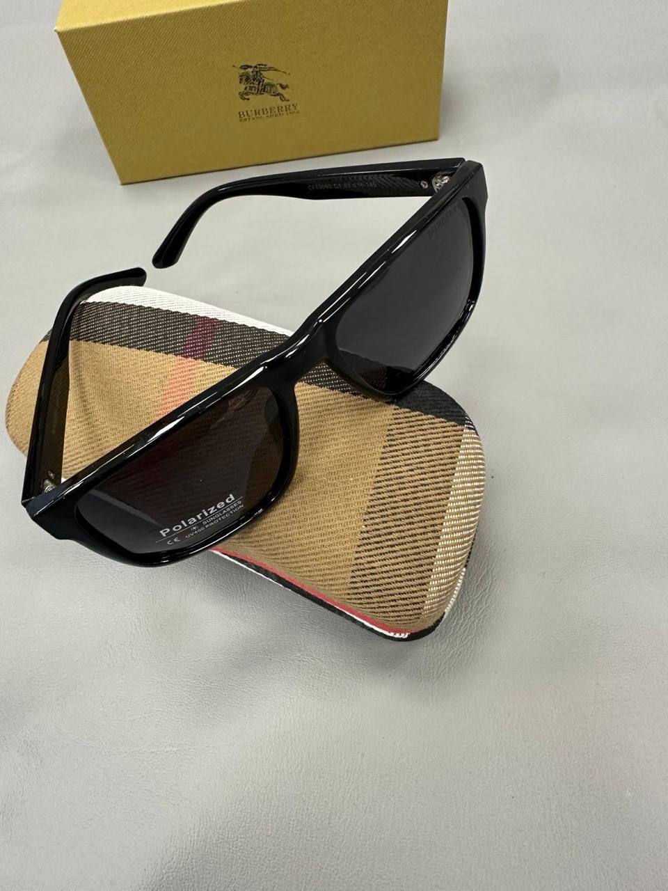 Quality BURBERR Sunglasses 🕶️ Comes with box to1906